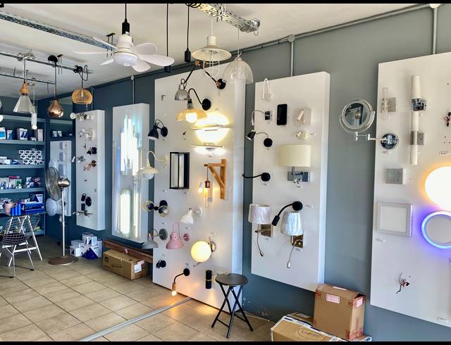 120M² BUSINESS FOR SALE IN VOORBAAI